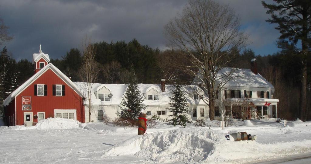 Stone Hearth Inn And Eatery Chester Exterior foto